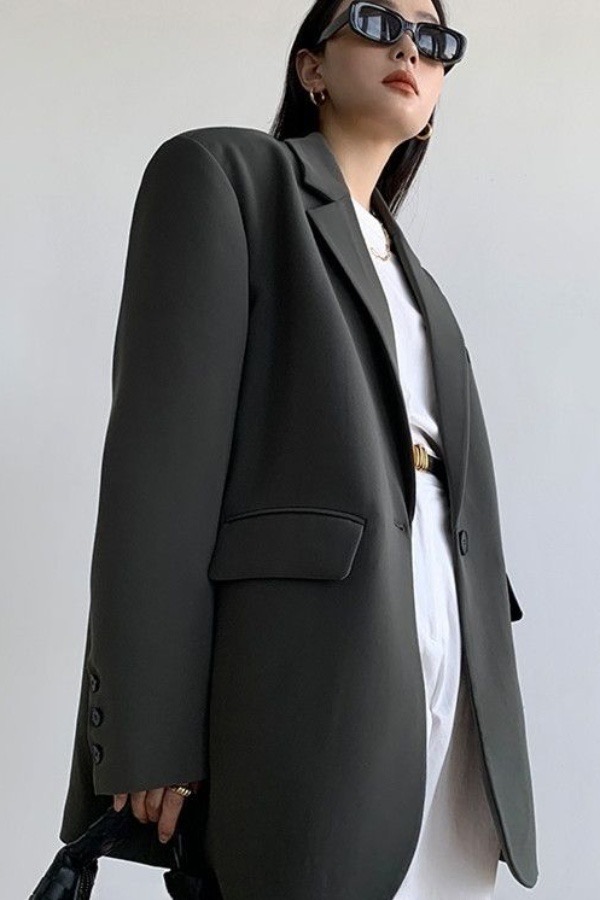 Elegant Women’s Tailored Blazer