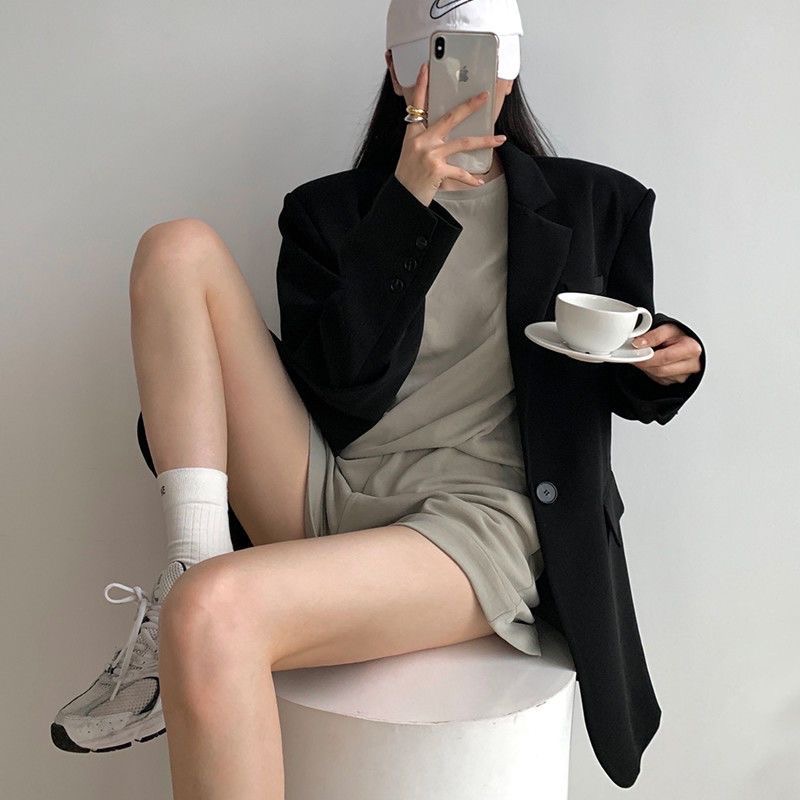 Elegant Women’s Tailored Blazer