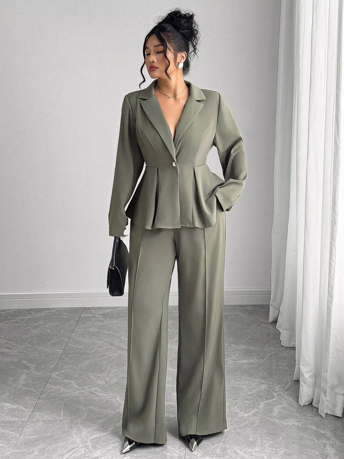 Women’s Elegant 2-Piece Pleated Front Suit Set