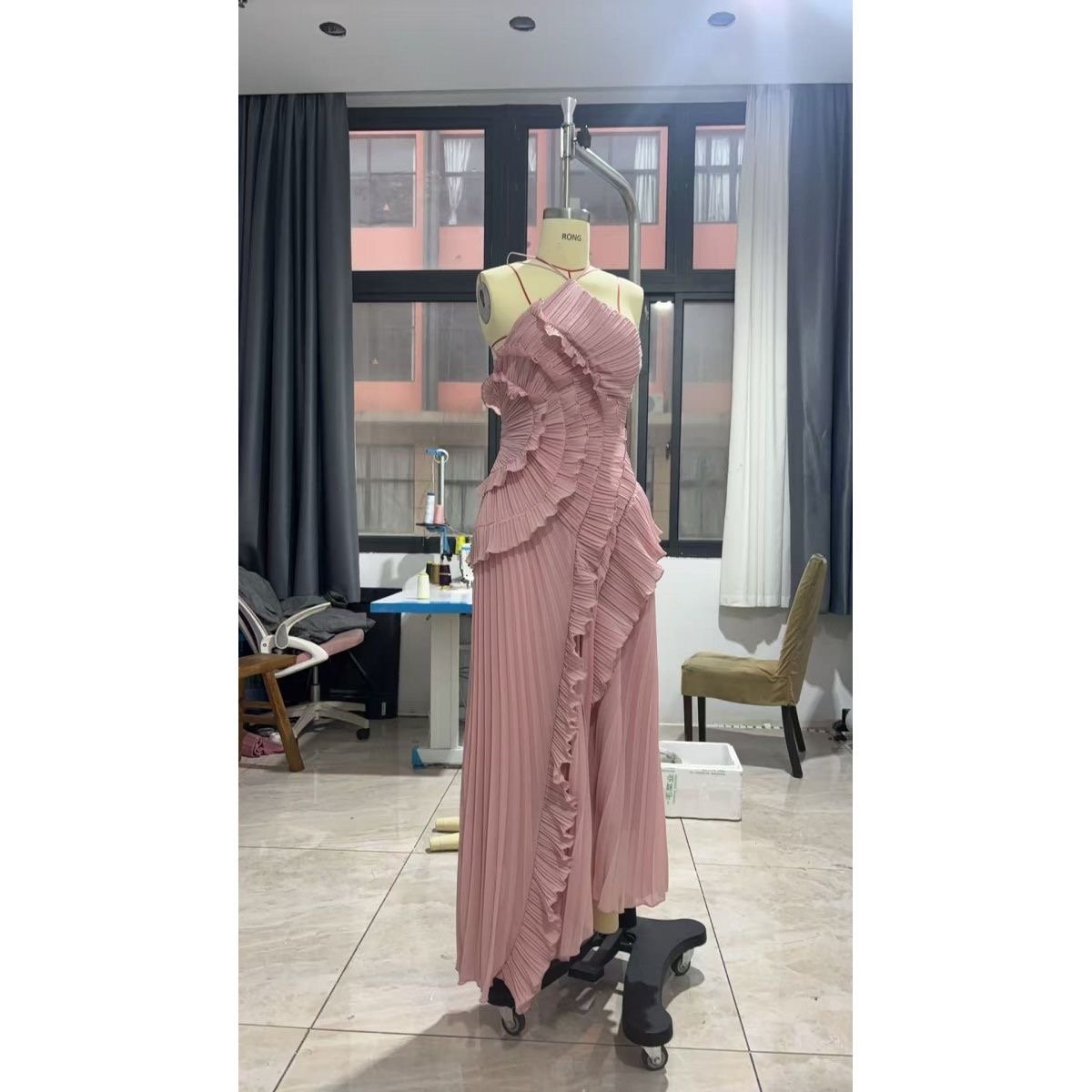 Elegant Pleated Ruffle Halter Dress – Soft Pink