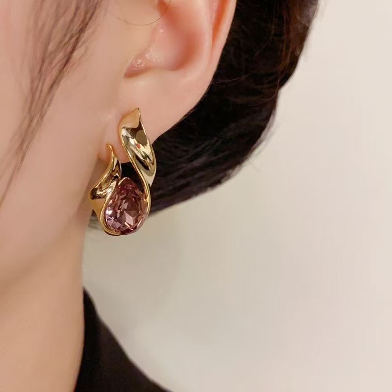 Minimalist fashion earrings 