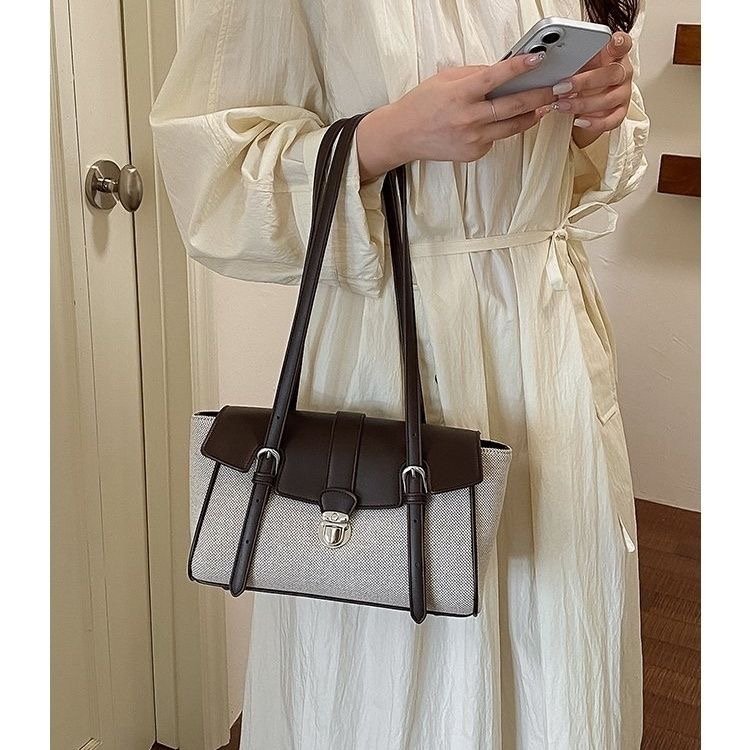 Chic ladies handbag