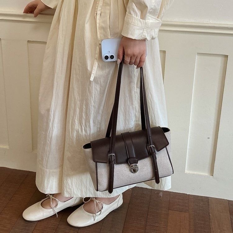 Chic ladies handbag